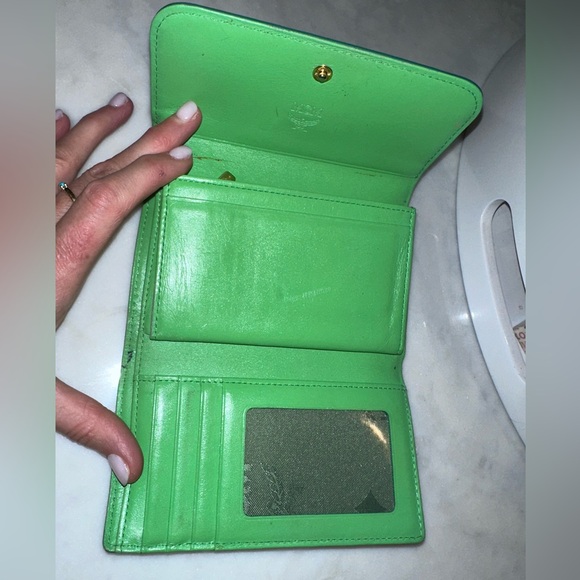 💚MCM Visetos Leather Trifold - Rare Green with Studded Logo Motifs - Picture 4 of 16